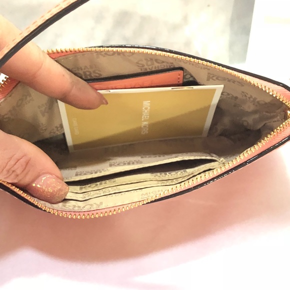 Michael Kors 3-piece Set peach crossbody NWT - Picture 7 of 8